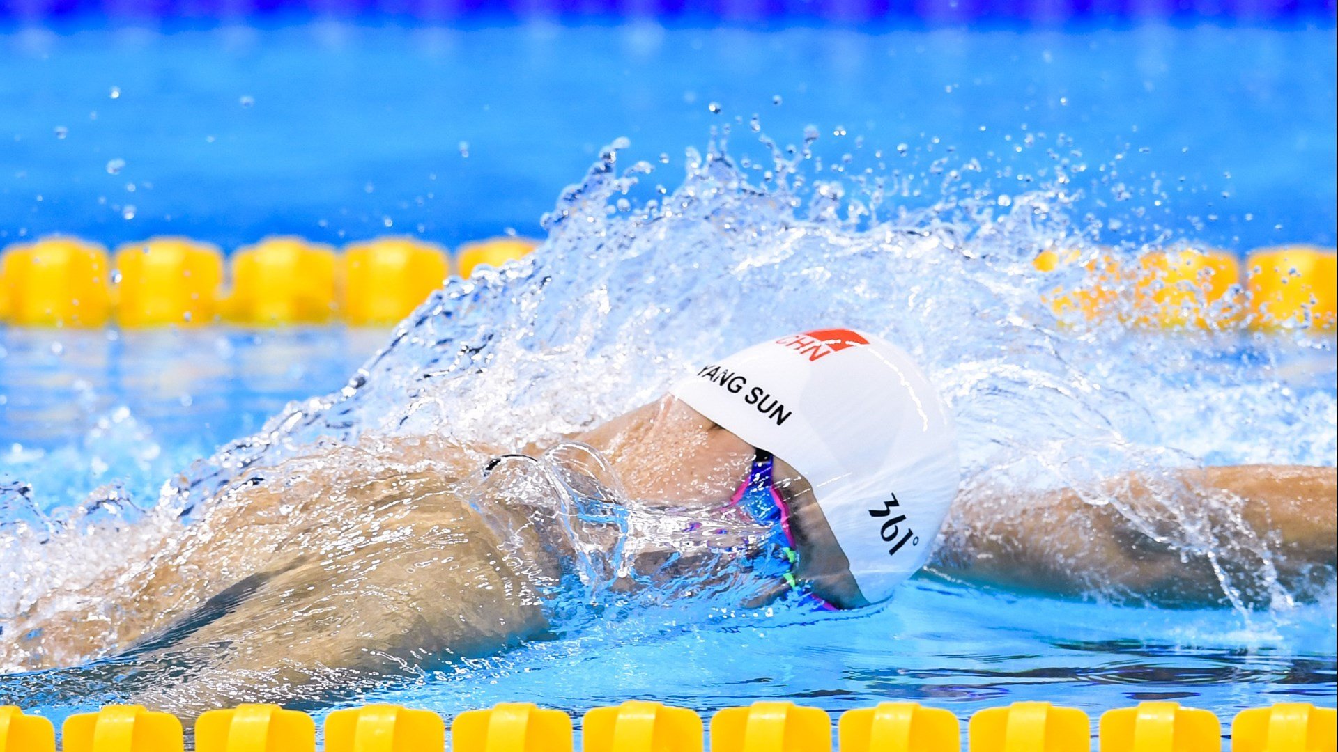 开云体育APP下载-《英雄联盟》电竞场馆迎来新观众高潮，赛事气氛热烈，lol电竞比赛地点