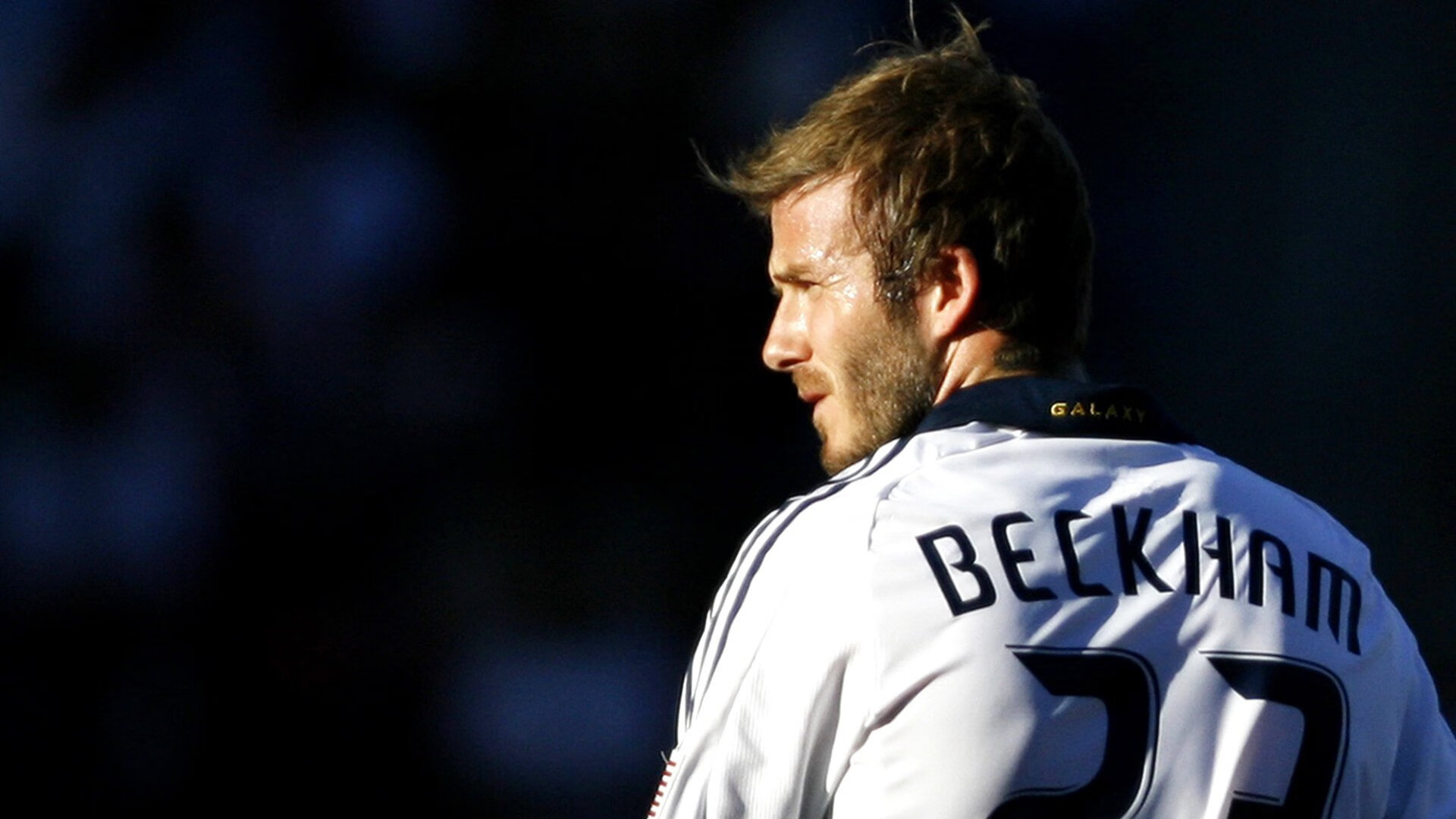 多位球员迎来百场里程碑展现忠诚与坚守获得俱乐部表彰，各俱乐部球星