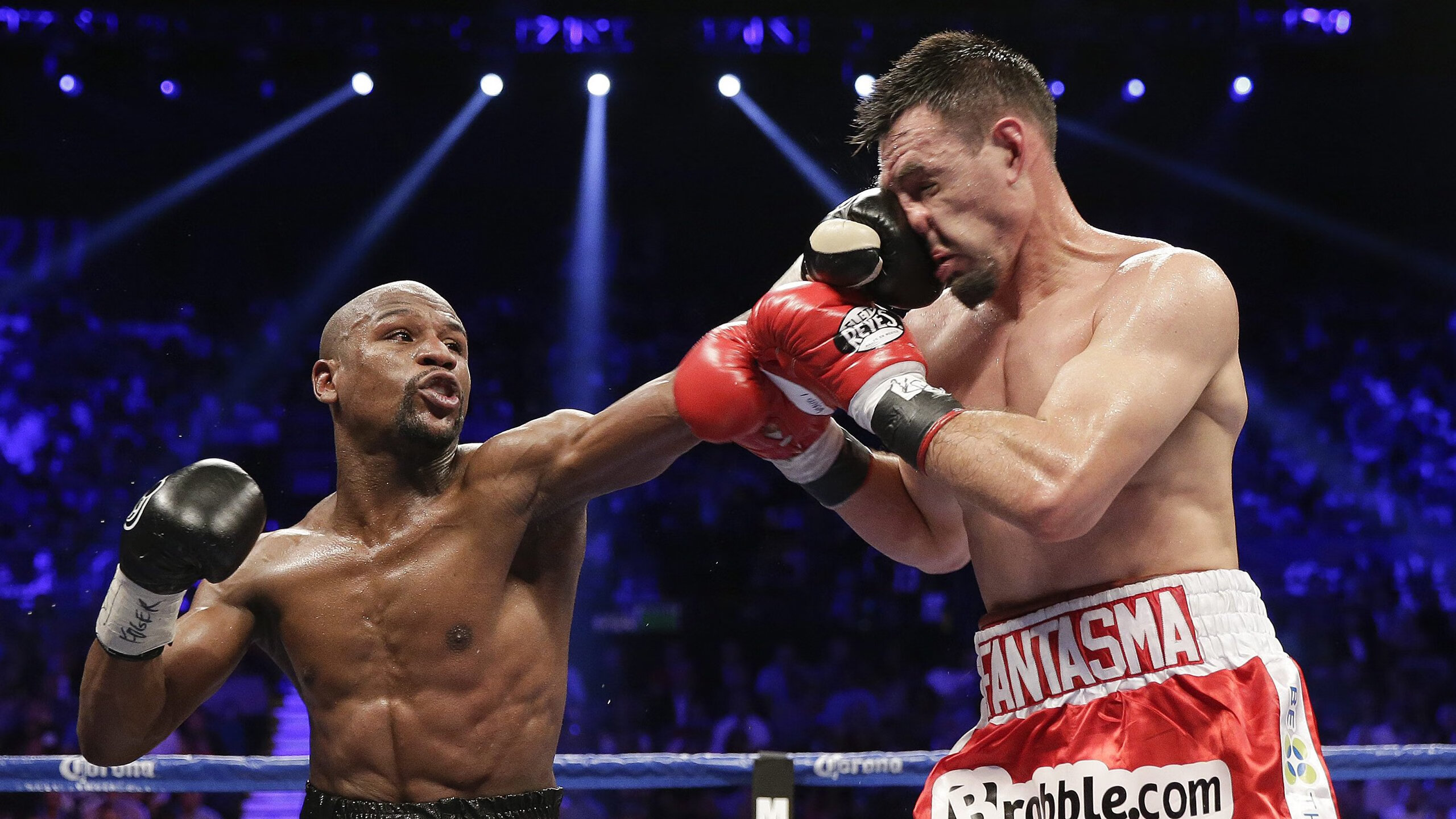 尼尔·巴特尔展现出极强的防守意识，成为袋鼠队的防线核心，尼尔巴纳德